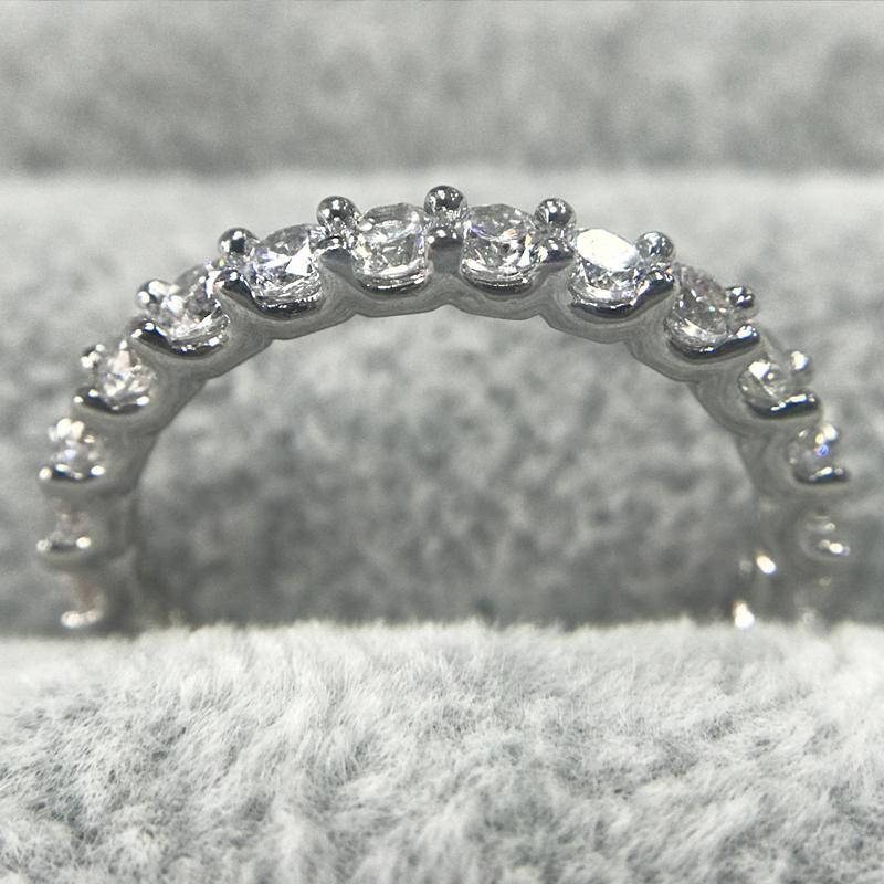 Simple Round Cut Band Bold Statement Style With Street Luxury - Image 7