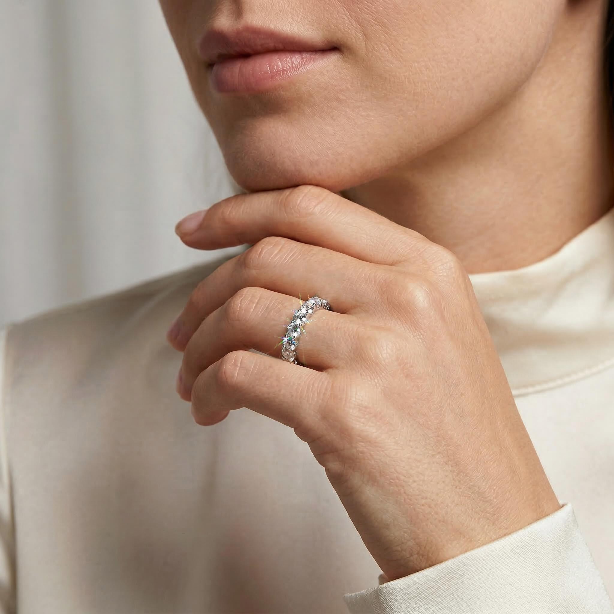 Simple Round Cut Band Bold Statement Style With Street Luxury - Image 8